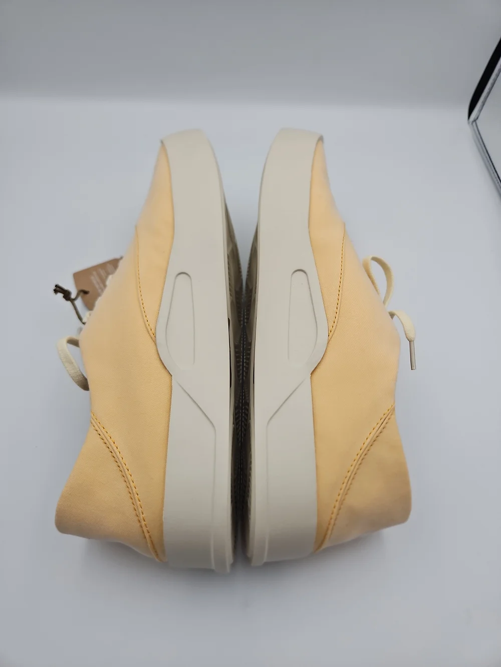OluKai Men's Low-Top Sneakers in Yellow and Cream